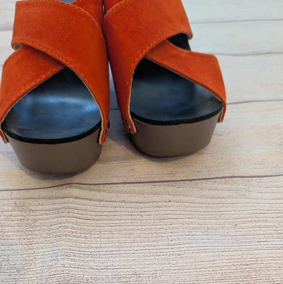 faux suede Womens orange platform sandals. Size 7. - Picture 4 of 12
